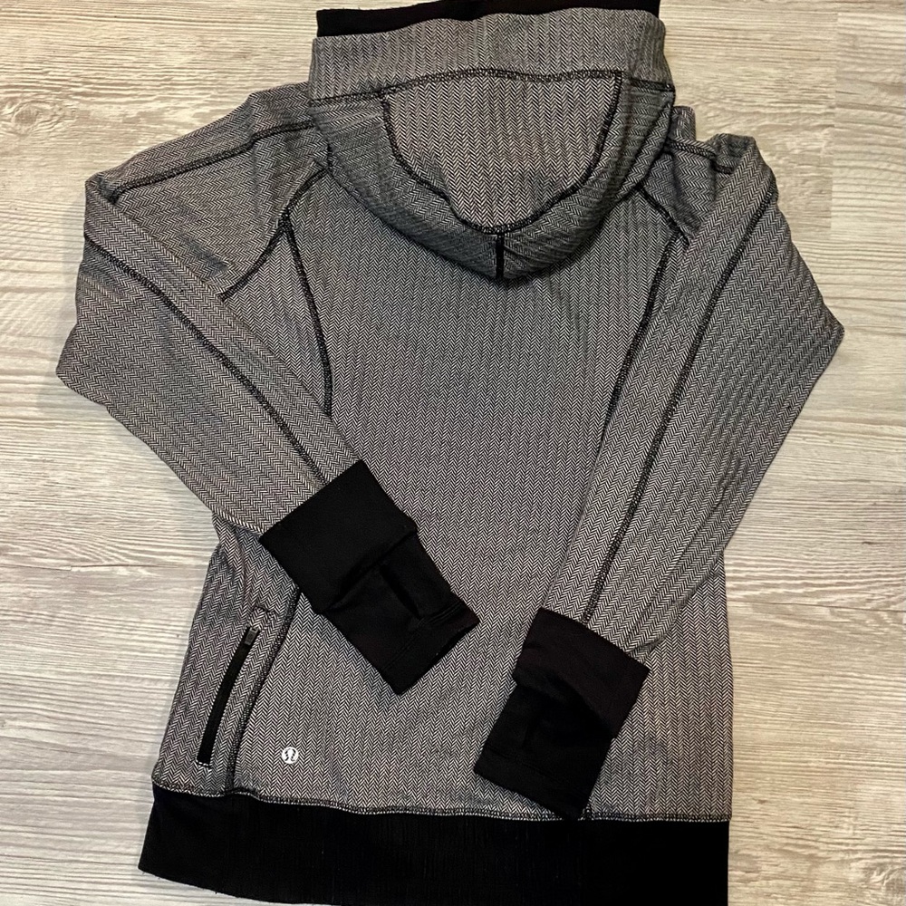 Lululemon Think Fast pullover